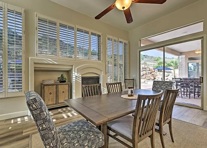 Patio, Playground! Glendale Family Gem Near Golf Holiday home *