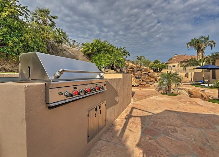 Patio, Playground! Glendale Family Gem Near Golf Holiday home